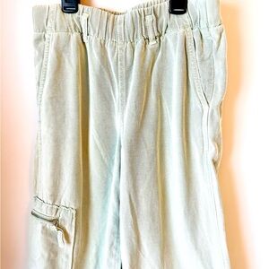 Green long pants from Zara It has a nice snatched waist band.Size is 13-14 164cm